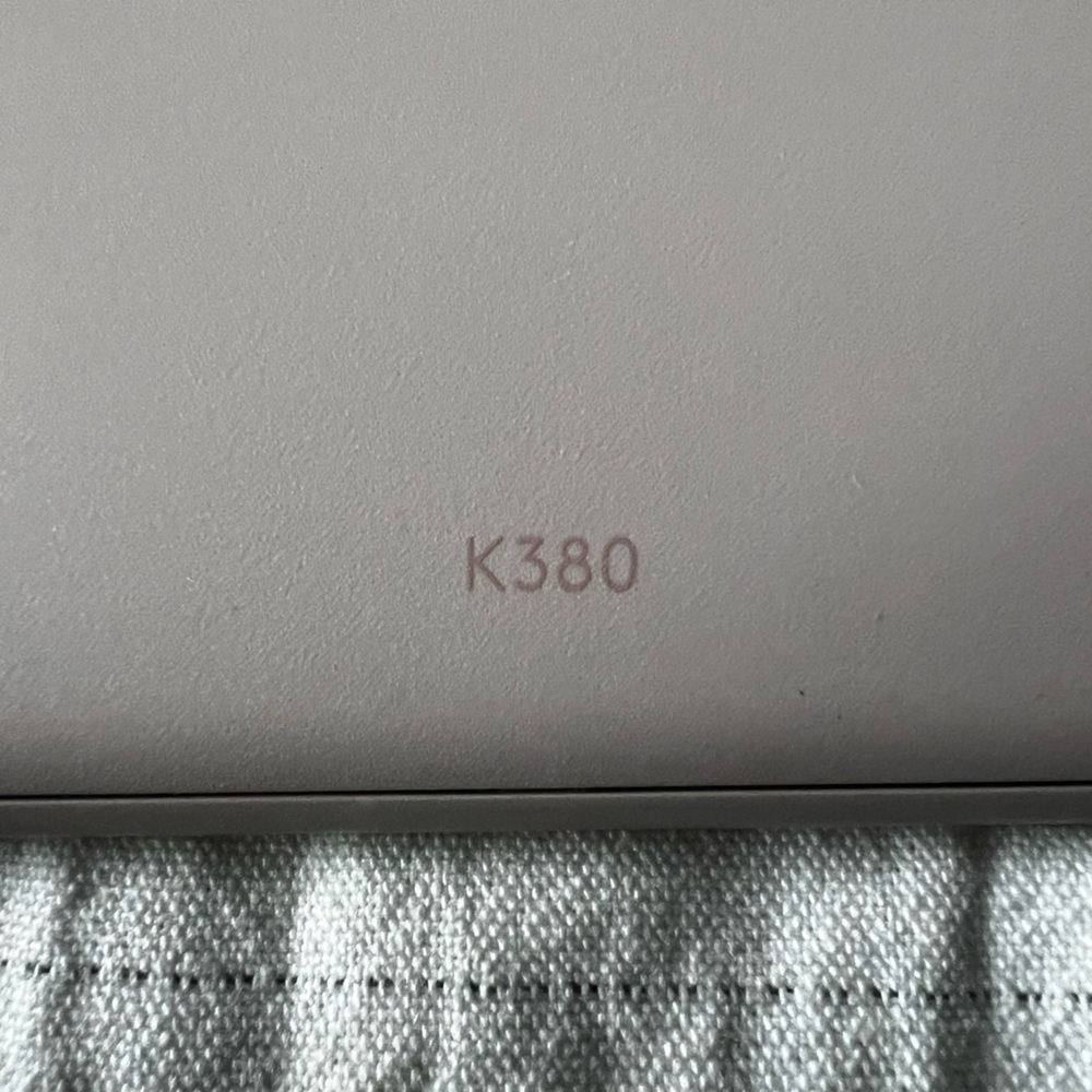 Logitech K380 Wireless Keyboard - Picture 7 of 8